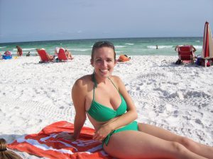 Dicke Titten Bikini Am Strand 1